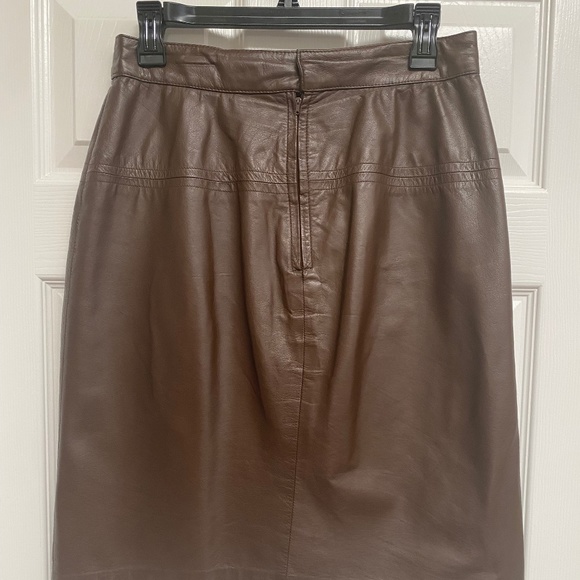 Charles Klein Brown Leather Skirt. - Picture 4 of 6